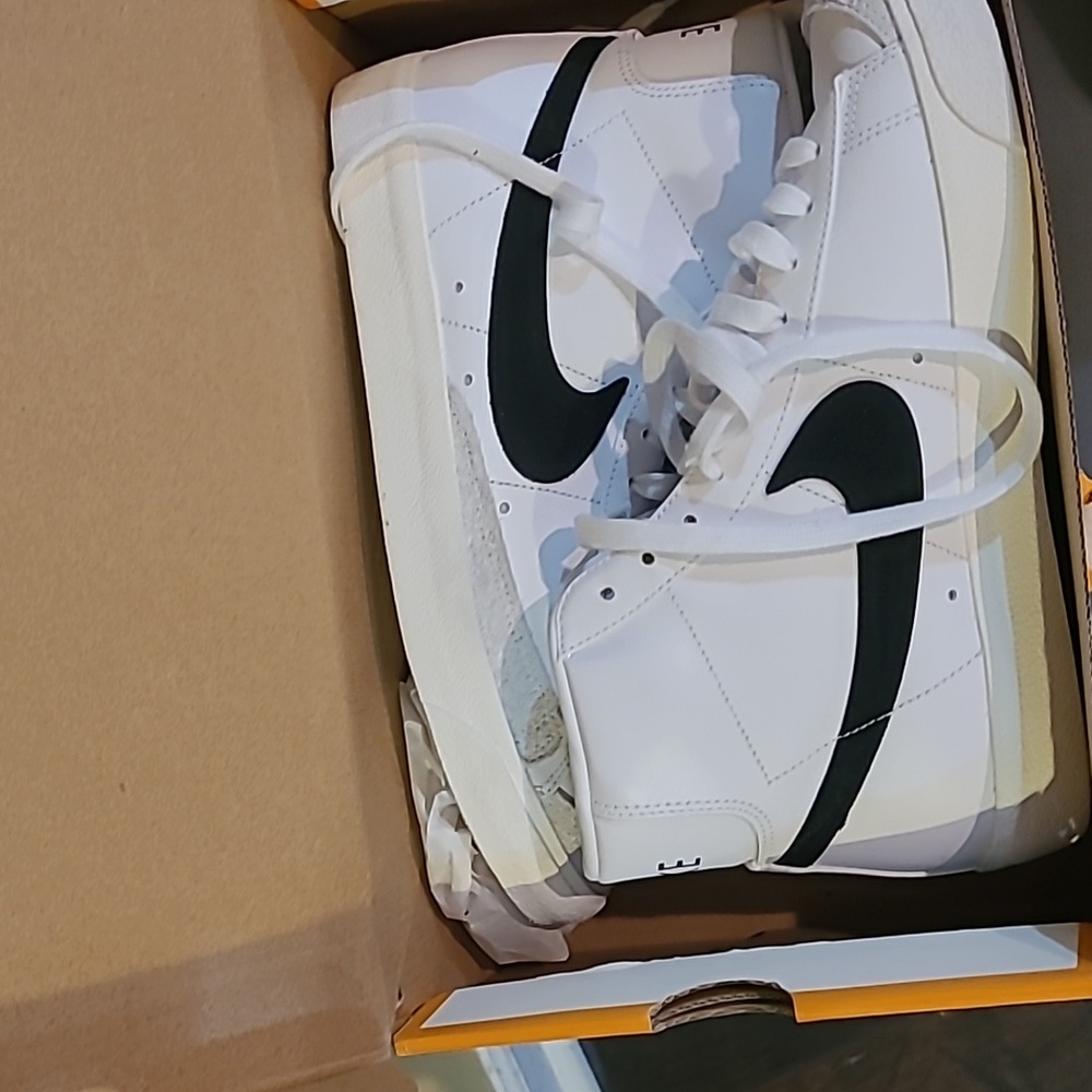 Nike Men's White and Black High-Top Sneakers Blazers '77 OG Box